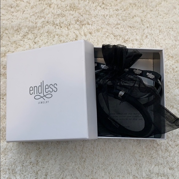 New in Box Endless Jewelry Bracelet & Charm - Picture 3 of 7